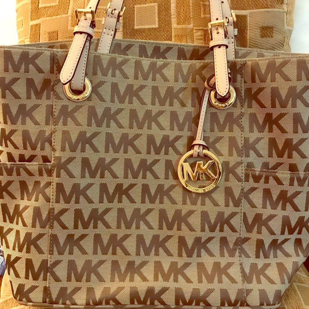 Michale Kors Tote purse
